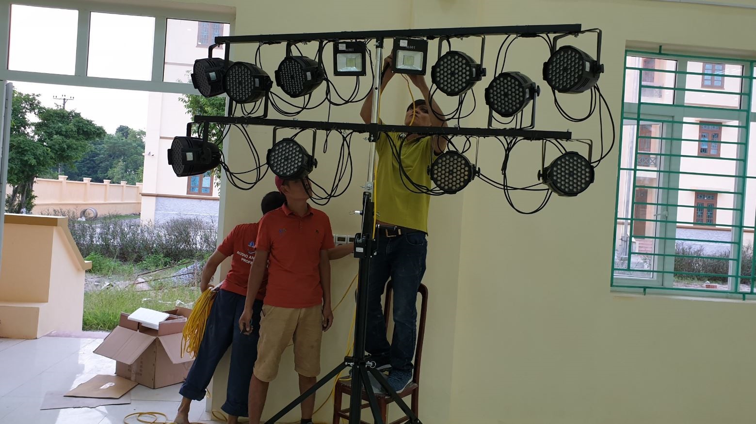 lắp đặt hệ thống âm thanh ánh sáng nhà văn hóa các cấp 1